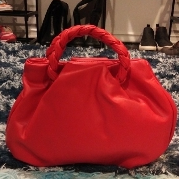 NWT Braided Handle Handbag/Crossbody Purse in Red - Picture 2 of 9